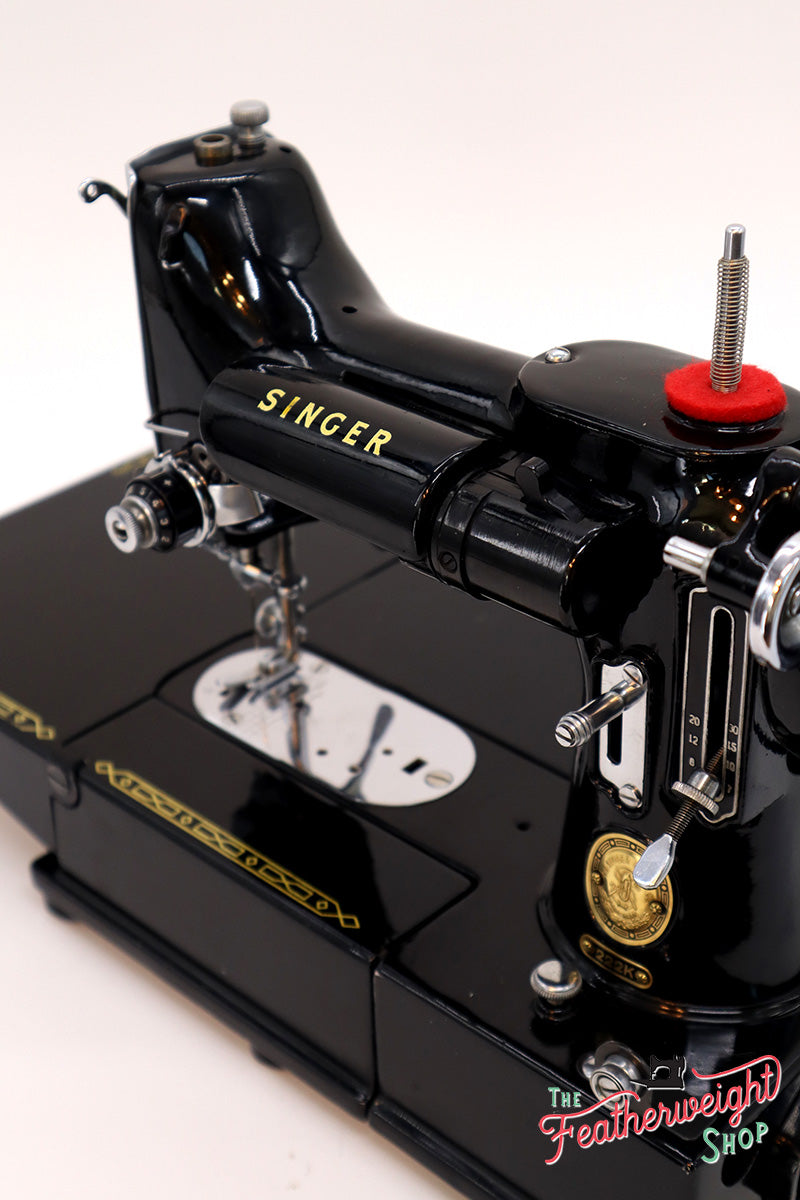 Singer Featherweight 222K Sewing Machine EK325***