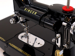 Load image into Gallery viewer, Singer Featherweight 222K Sewing Machine EK325***