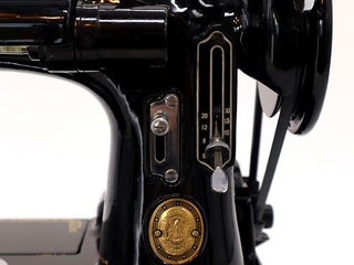 Load image into Gallery viewer, Singer Featherweight 222K Sewing Machine EK325***