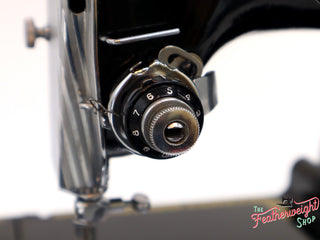 Load image into Gallery viewer, Singer Featherweight 222K Sewing Machine EK325***