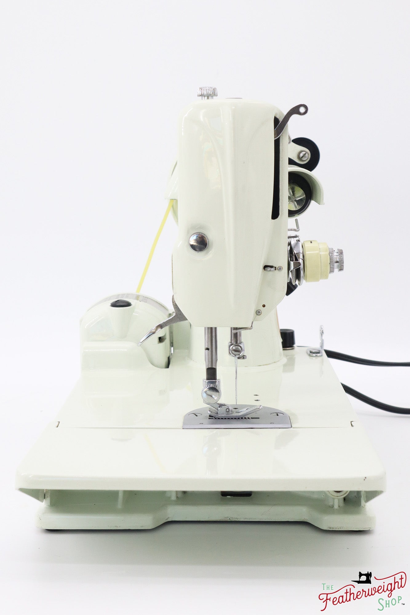 Singer Featherweight 221 Sewing Machine, WHITE - EV941***