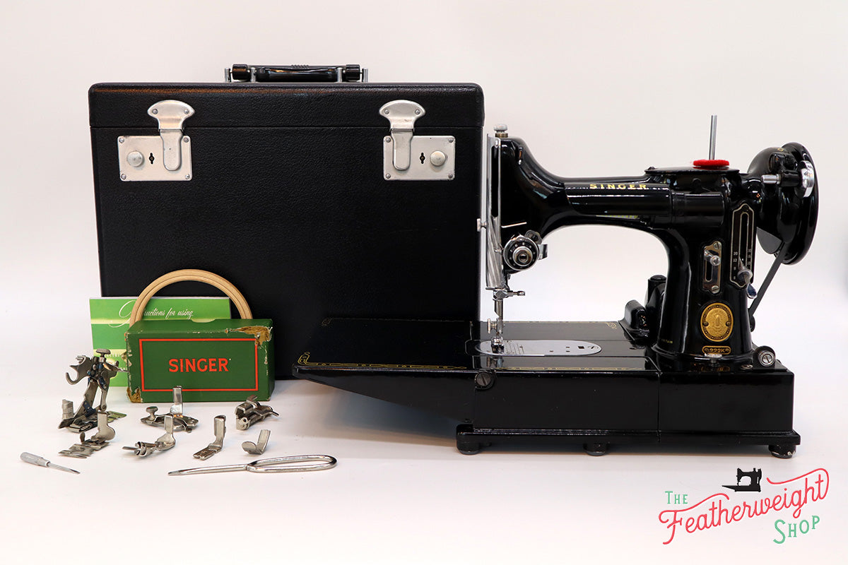 Singer Featherweight 222K Sewing Machine EJ909***