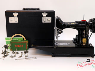 Load image into Gallery viewer, Singer Featherweight 222K Sewing Machine EJ909***