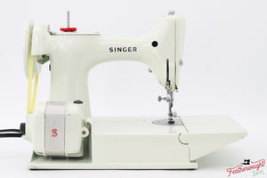 Singer Featherweight 221 Sewing Machine, WHITE - EV941***