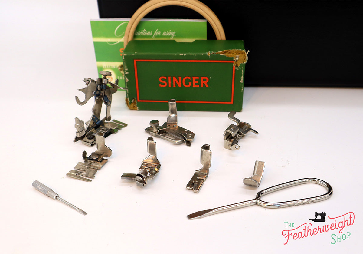 Singer Featherweight 222K Sewing Machine EJ909***