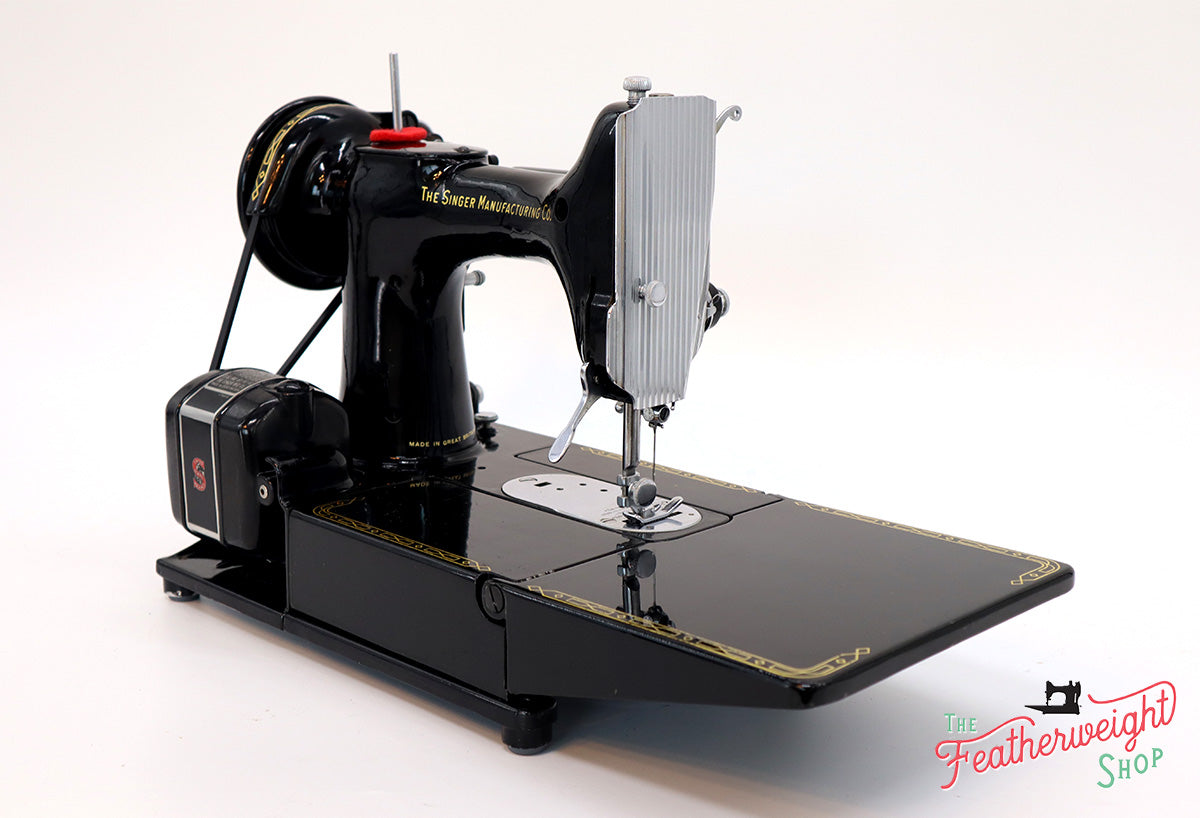 Singer Featherweight 222K Sewing Machine EJ909***