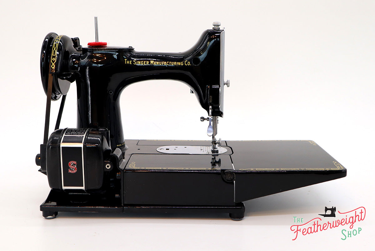 Singer Featherweight 222K Sewing Machine EJ909***