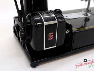 Load image into Gallery viewer, Singer Featherweight 222K Sewing Machine EJ909***