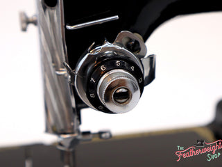 Load image into Gallery viewer, Singer Featherweight 222K Sewing Machine EJ909***