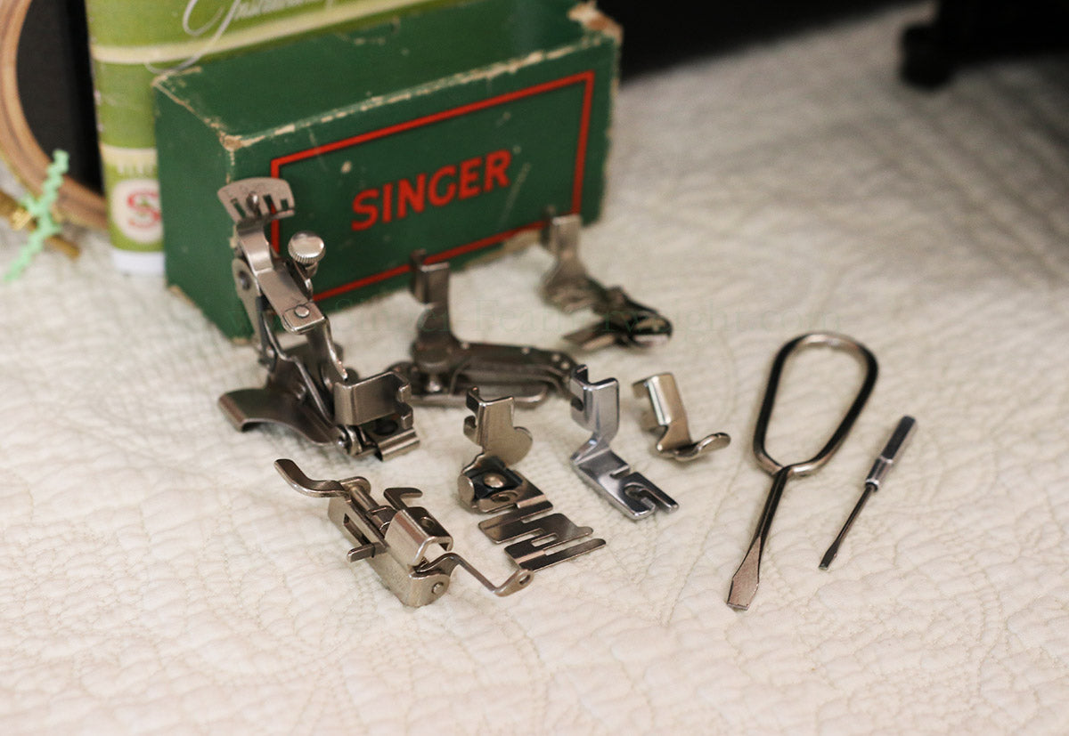 Singer Featherweight 222K Sewing Machine EM6011**