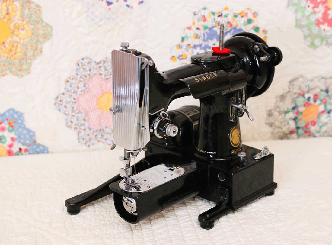 Singer Featherweight 222K Sewing Machine EM6011**