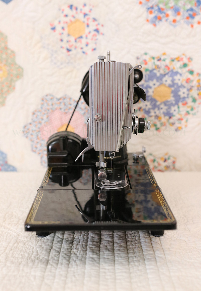 Singer Featherweight 222K Sewing Machine EM6011**