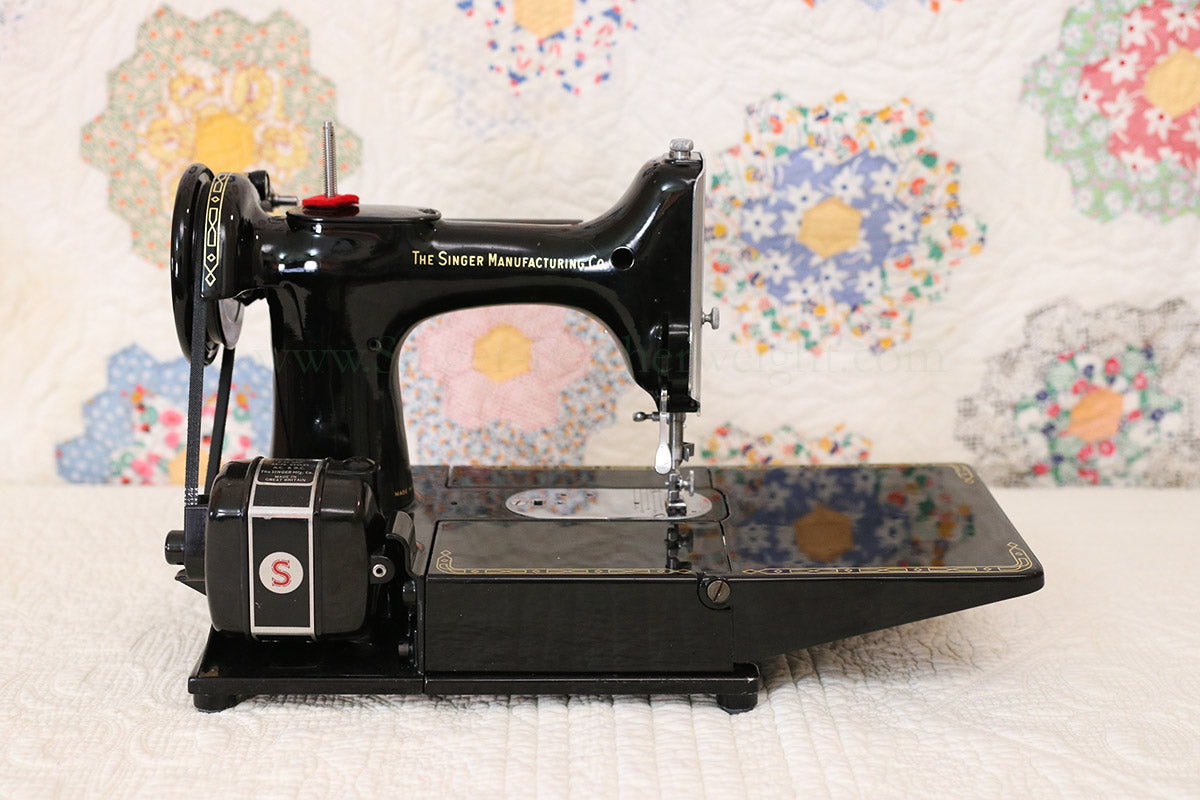 Singer Featherweight 222K Sewing Machine EM6011**