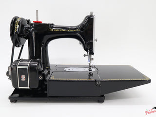 Load image into Gallery viewer, Singer Featherweight 222K Sewing Machine EK328***