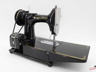 Load image into Gallery viewer, Singer Featherweight 222K Sewing Machine EL17684*