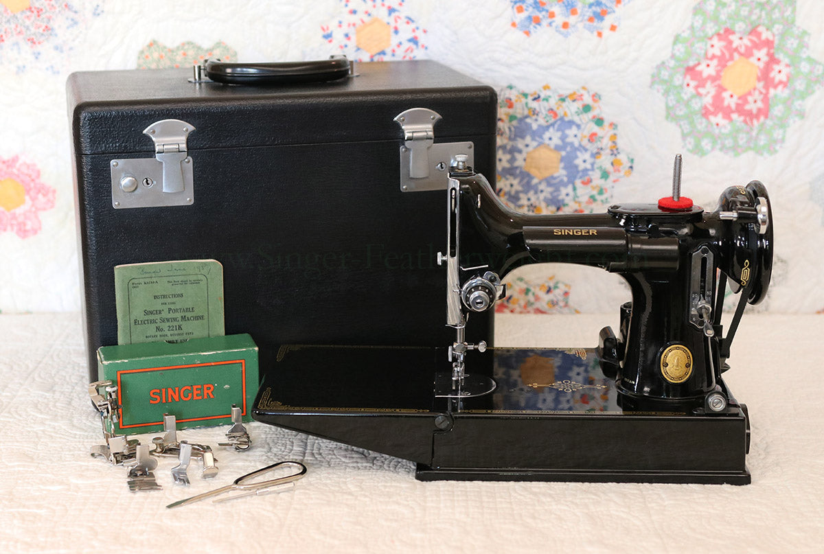 Singer Featherweight 221K Sewing Machine, EH628***