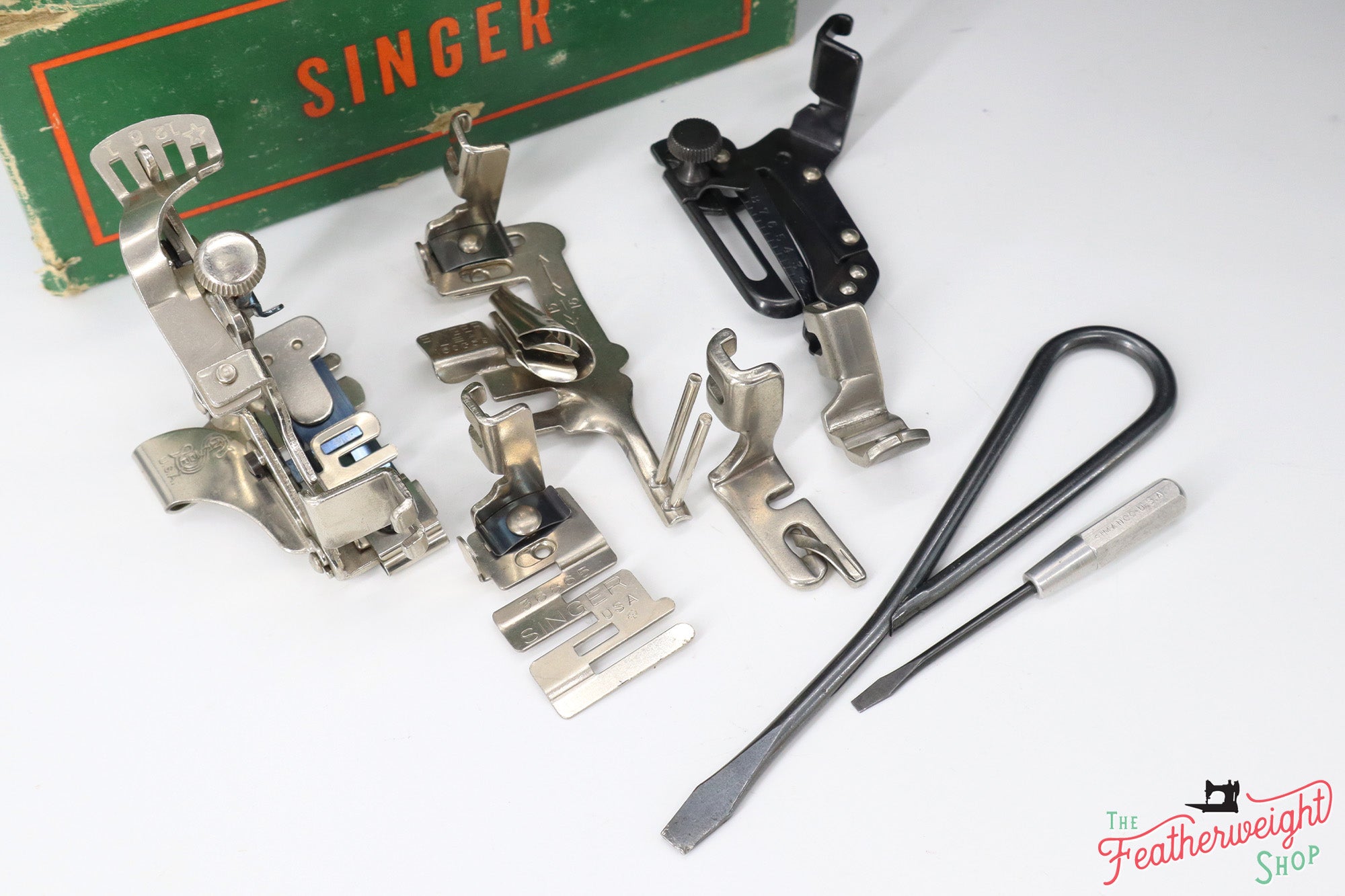 Singer Featherweight 221 Sewing Machine, AL165***