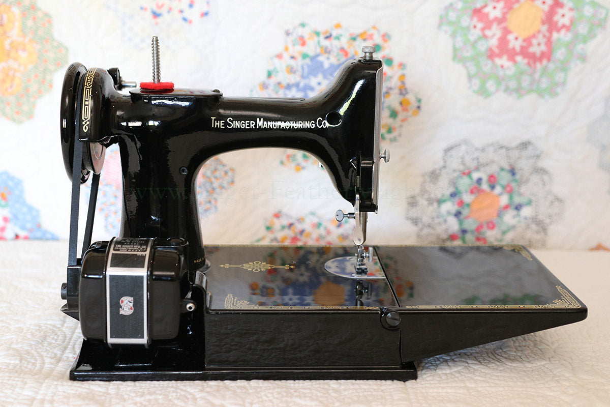 Singer Featherweight 221K Sewing Machine, EH628***