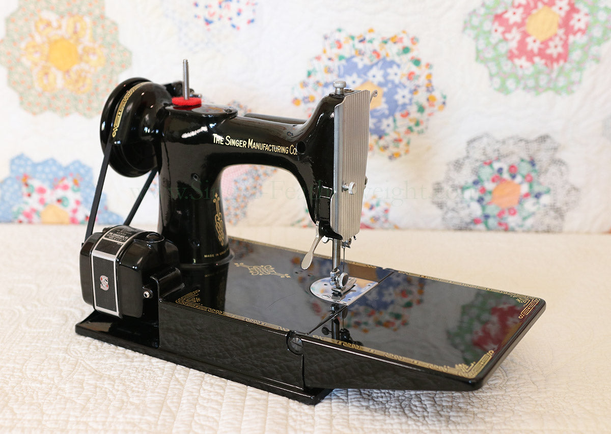 Singer Featherweight 221K Sewing Machine, EH628***