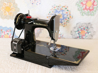 Load image into Gallery viewer, Singer Featherweight 221K Sewing Machine, EH628***