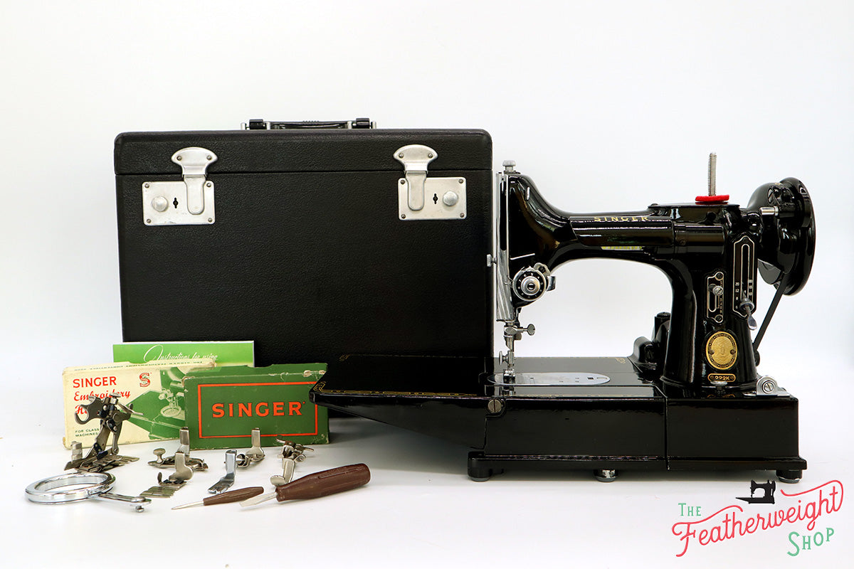 Singer Featherweight 222K Sewing Machine EM6024**