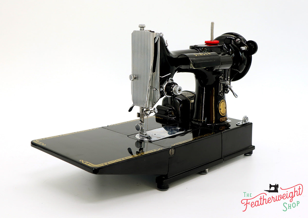 Singer Featherweight 222K Sewing Machine EM6024**