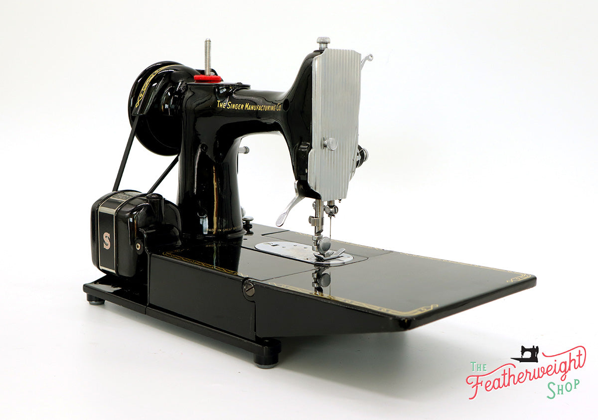 Singer Featherweight 222K Sewing Machine EM6024**