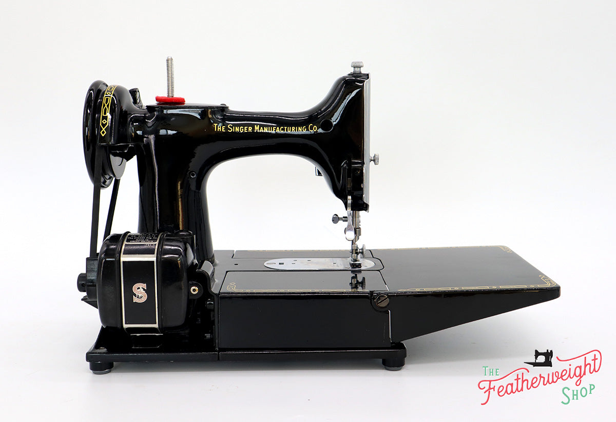 Singer Featherweight 222K Sewing Machine EM6024**