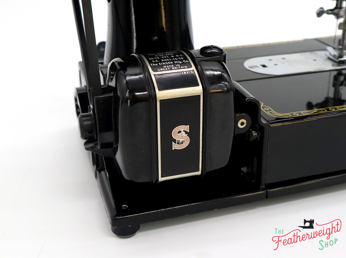 Singer Featherweight 222K Sewing Machine EM6024**