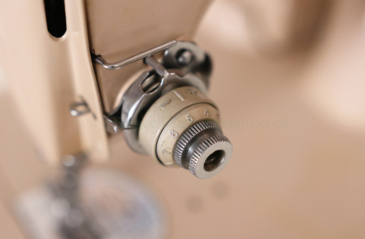 Singer Featherweight 221 Sewing Machine, TAN ES879***