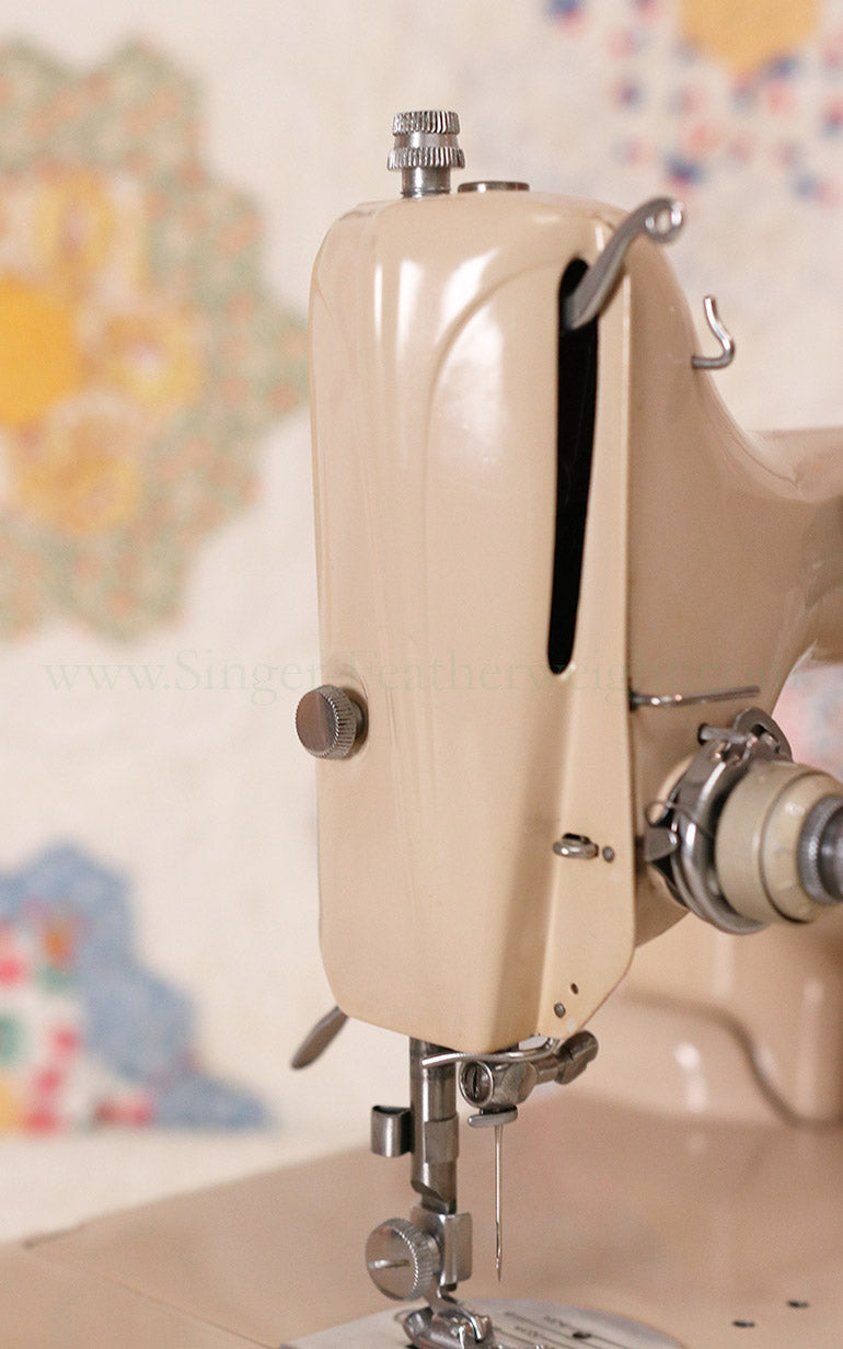 Singer Featherweight 221 Sewing Machine, TAN ES879***