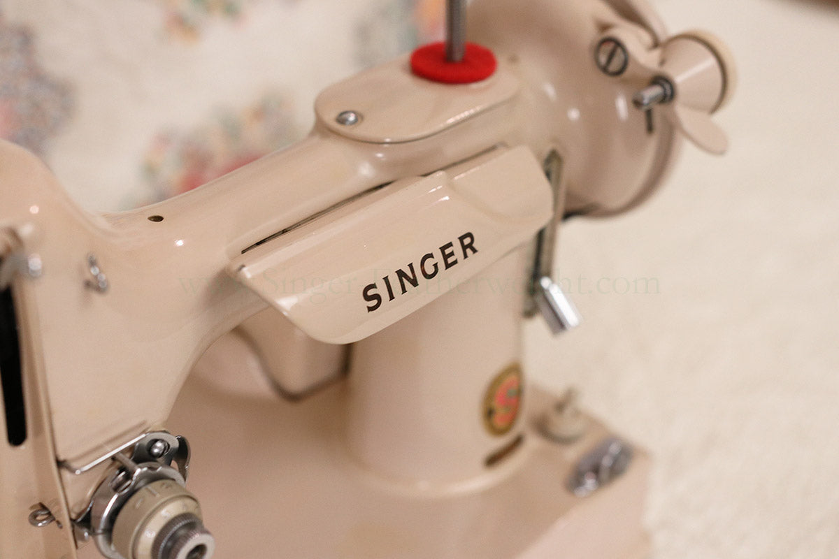 Singer Featherweight 221 Sewing Machine, TAN ES879***