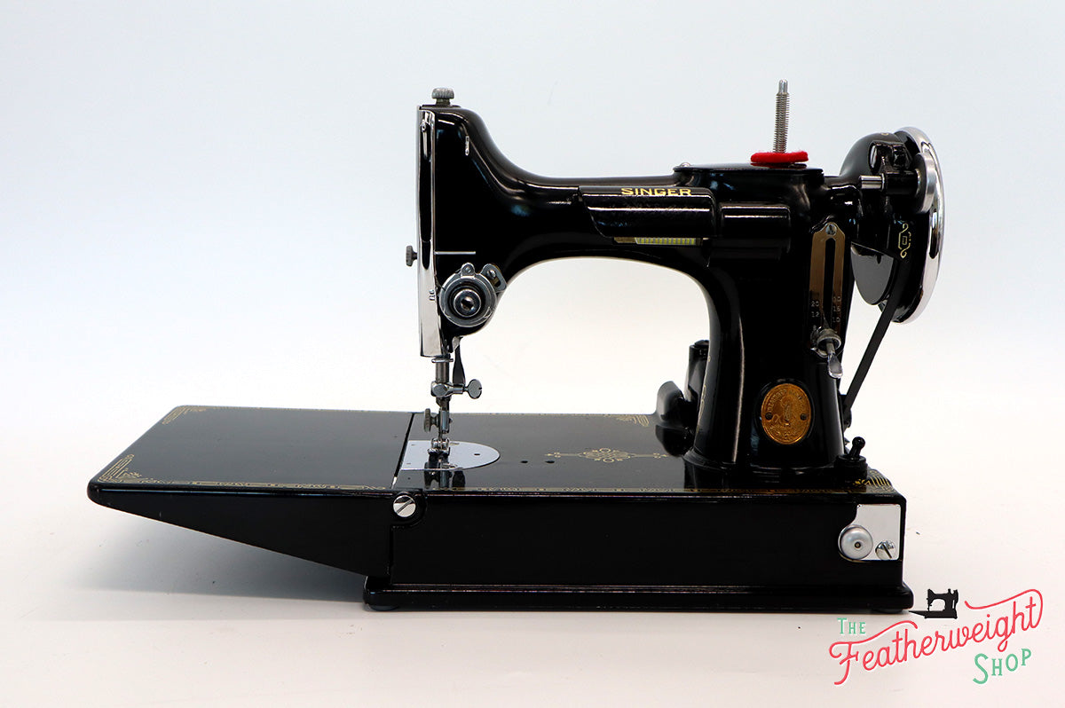 Singer Featherweight 221 Sewing machine, "First-Run" 1933 AD549***