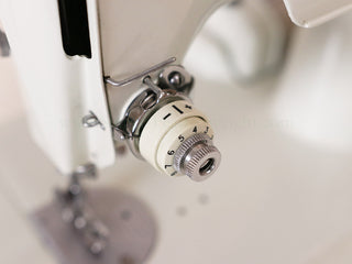 Load image into Gallery viewer, Singer Featherweight 221 Sewing Machine, WHITE FA095***