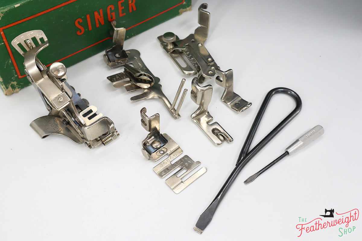 Singer Featherweight 221 Sewing Machine, AM688***