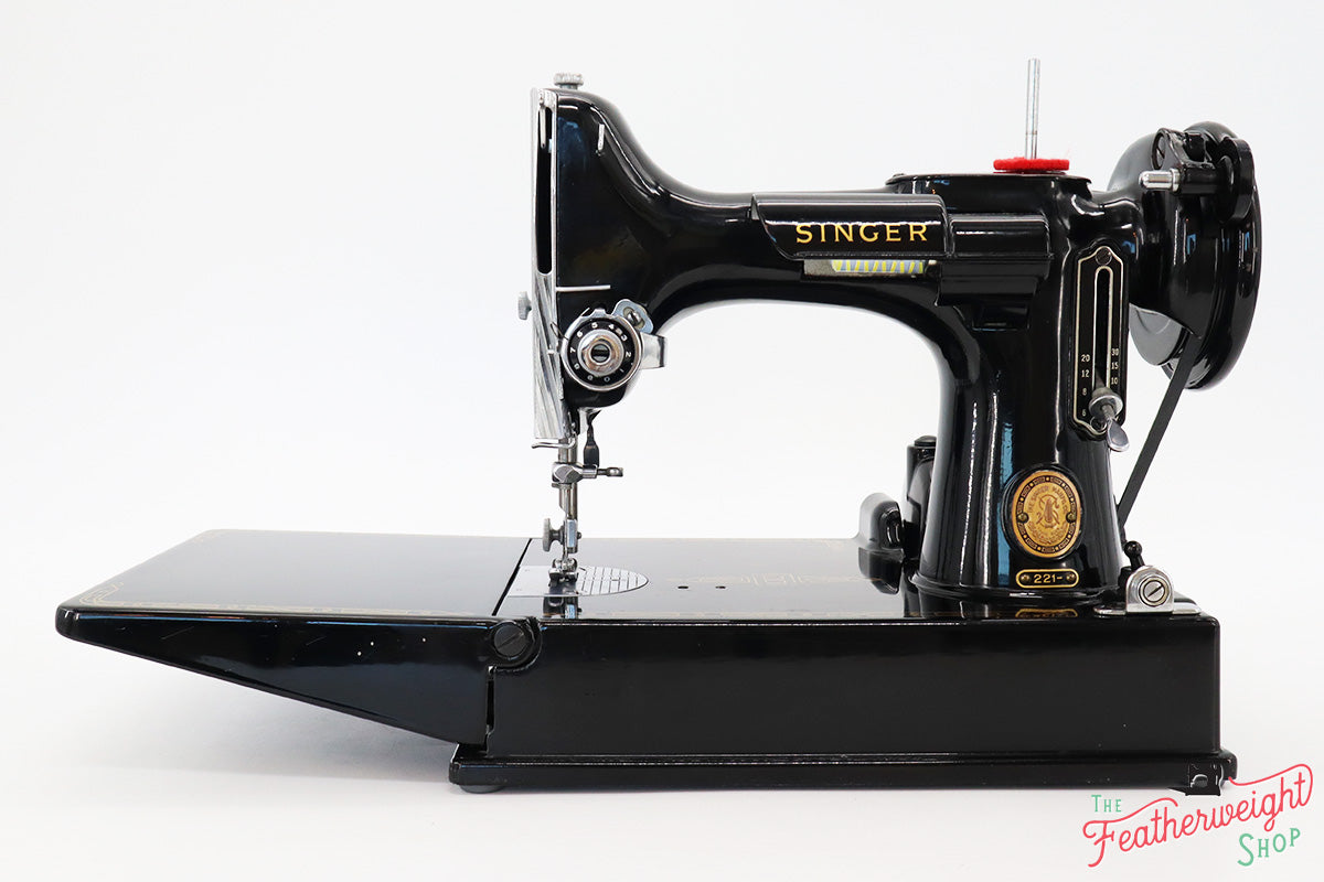 Singer Featherweight 221 Sewing Machine, AM688***