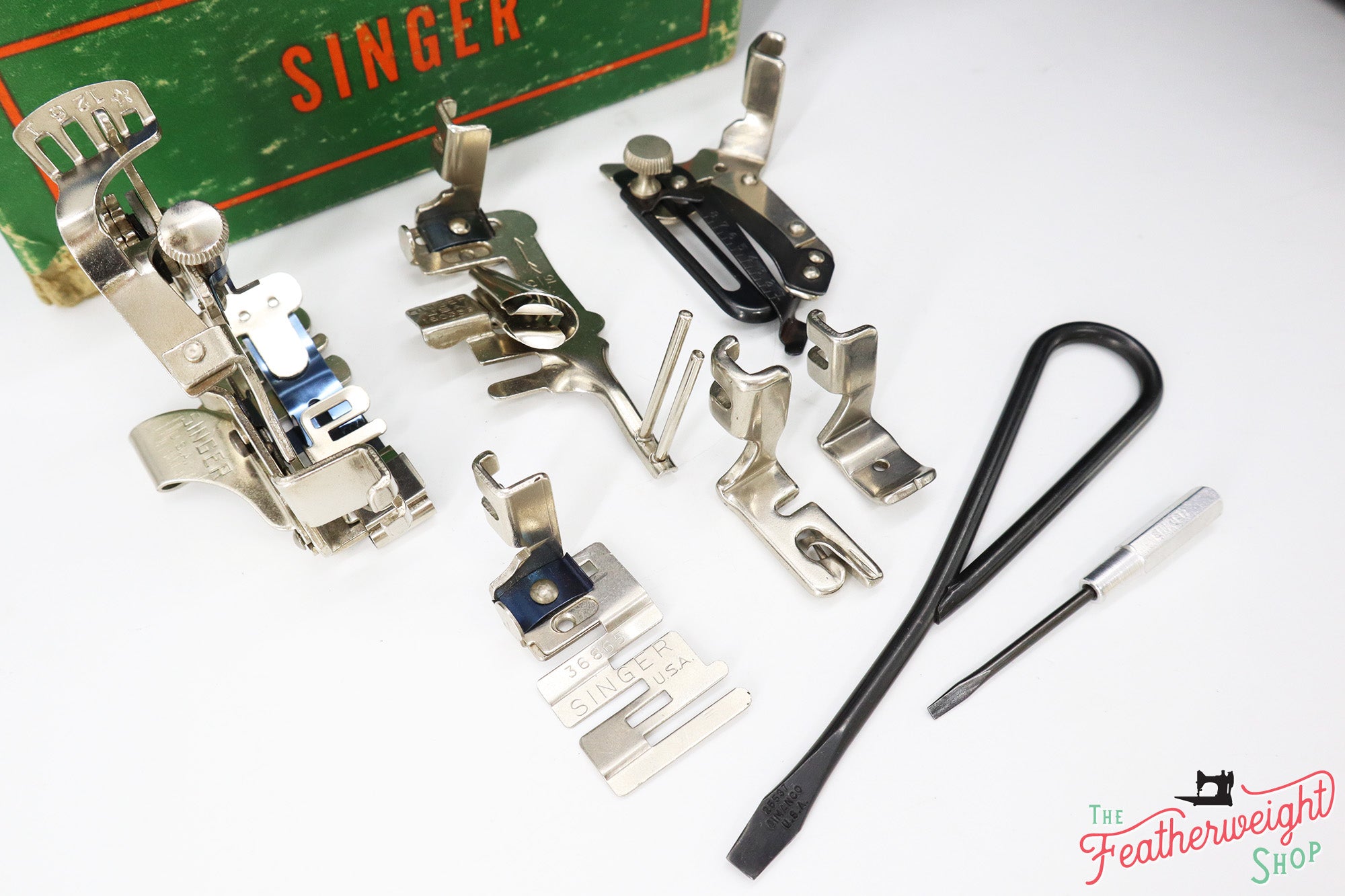 Singer Featherweight 221 Sewing Machine, AM386***