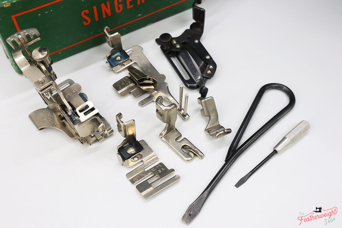 Singer Featherweight 221 Sewing Machine, AM774***