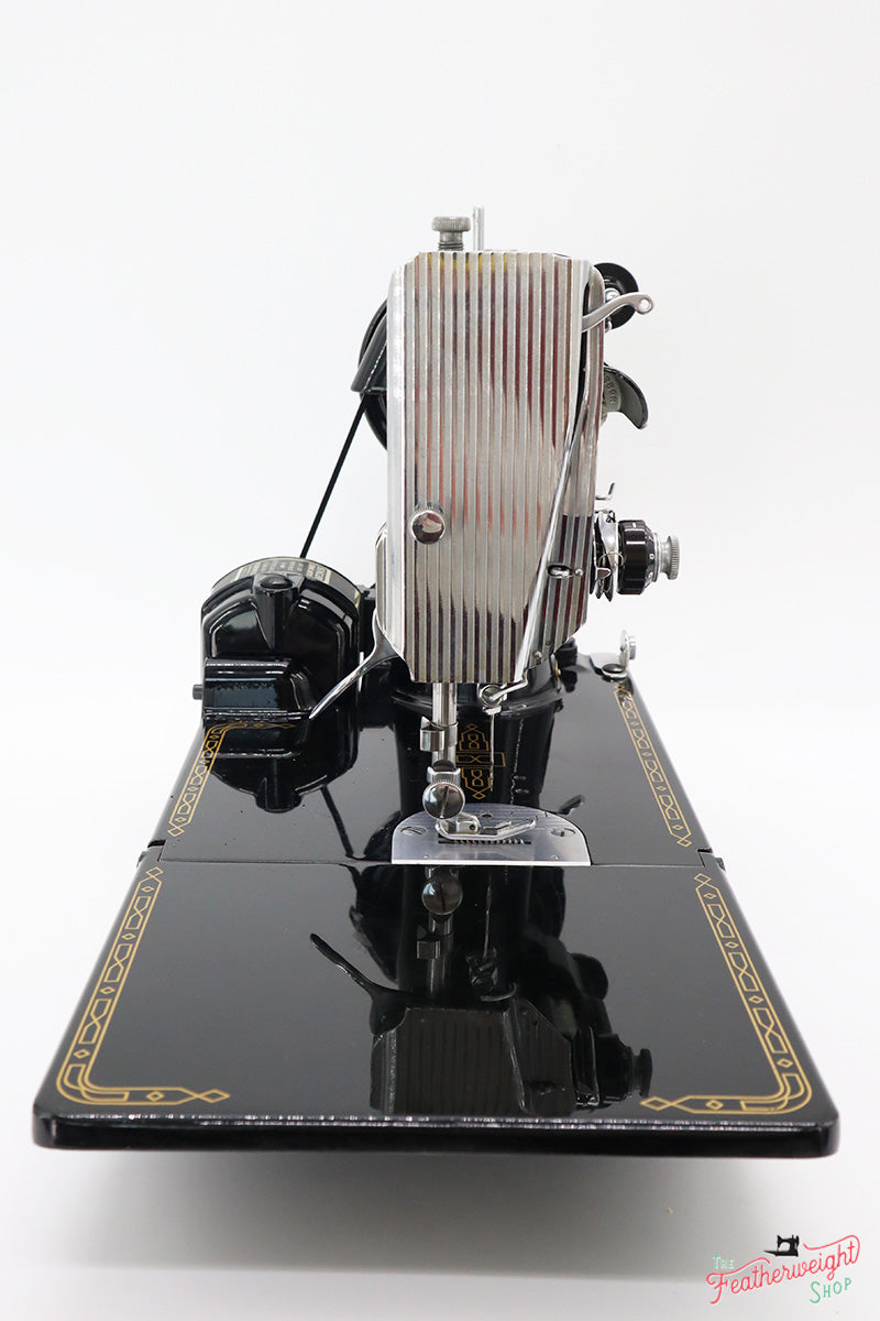 Singer Featherweight 221 Sewing Machine, AM774***