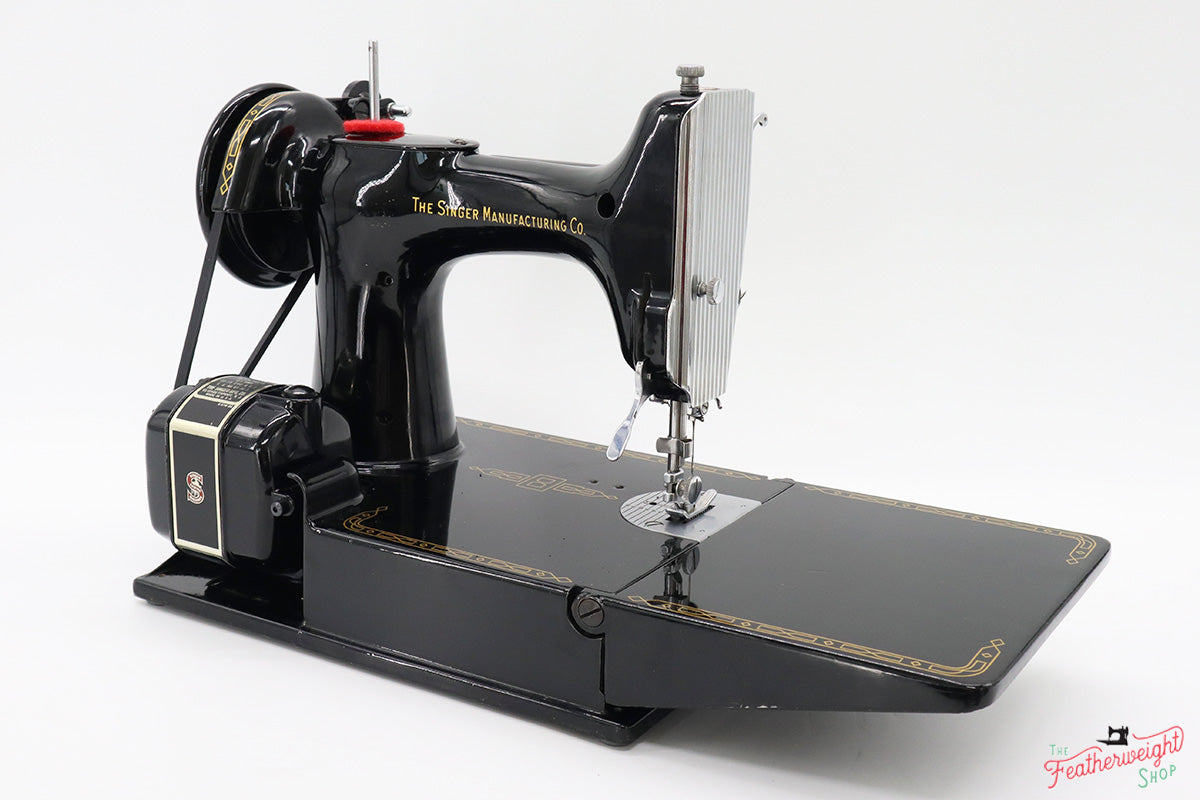 Singer Featherweight 221 Sewing Machine, AM774***