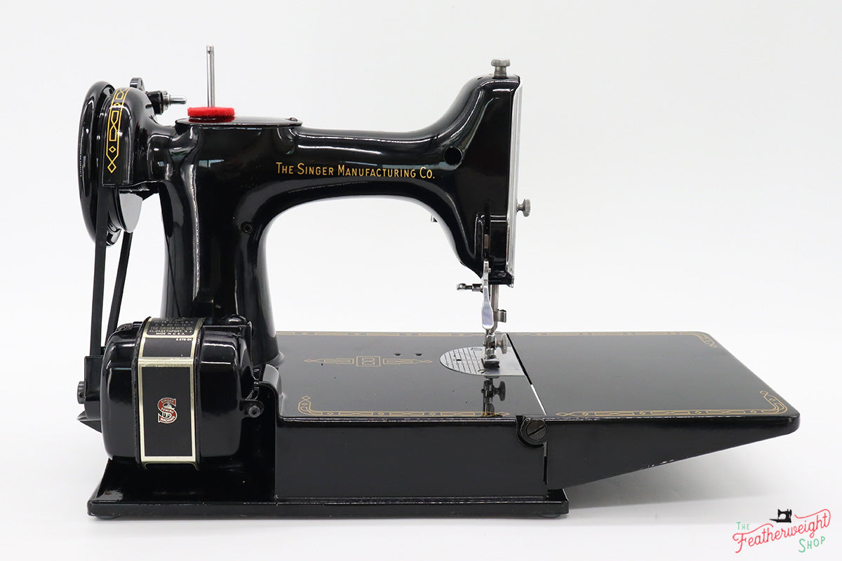 Singer Featherweight 221 Sewing Machine, AM774***