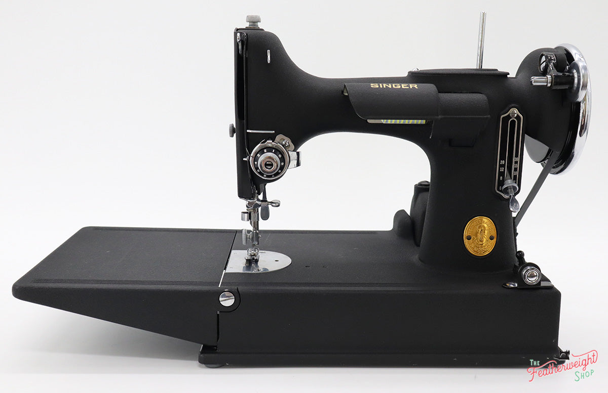 Singer Featherweight 221 Sewing Machine, WRINKLE AF388***