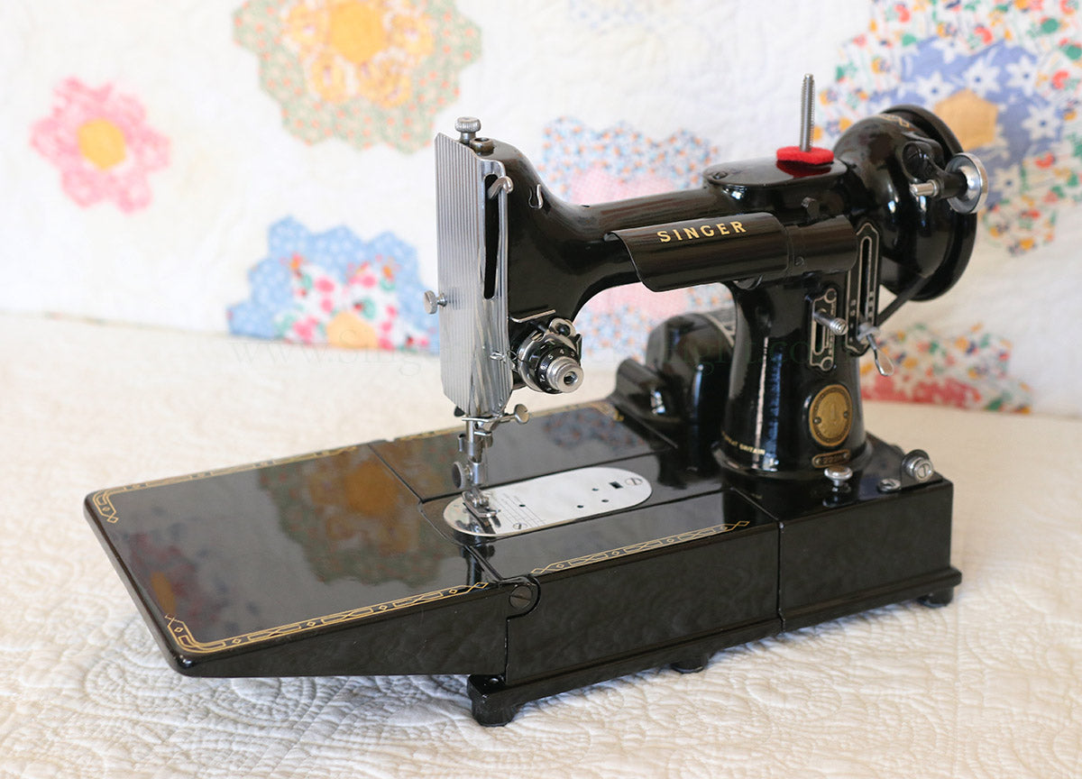 Singer Featherweight 222K Sewing Machine EK324***