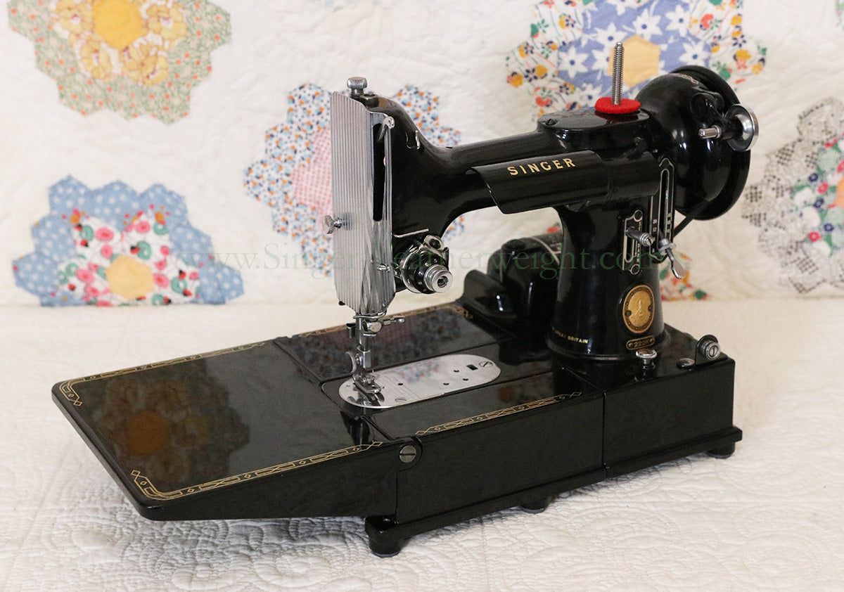 Singer Featherweight 222K Sewing Machine EK629***