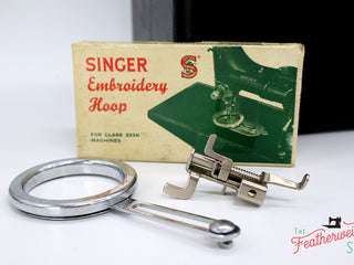 Load image into Gallery viewer, Singer Featherweight 222K Sewing Machine EL181***