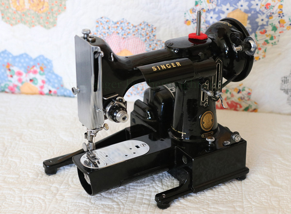 Singer Featherweight 222K Sewing Machine EK324***