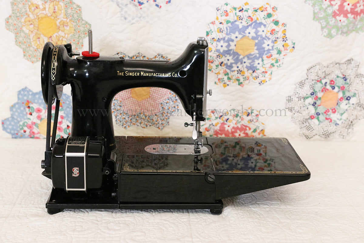 Singer Featherweight 222K Sewing Machine EK629***