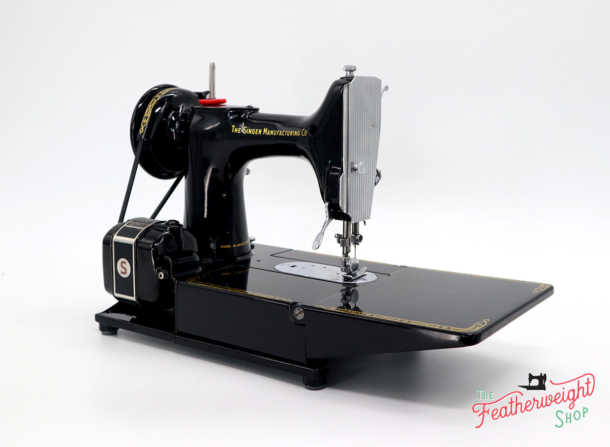 Singer Featherweight 222K Sewing Machine EL181***