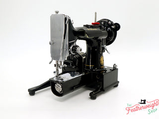 Load image into Gallery viewer, Singer Featherweight 222K Sewing Machine EL181***