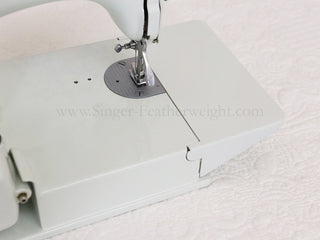 Load image into Gallery viewer, Singer Featherweight 221 Sewing Machine, WHITE EV893***
